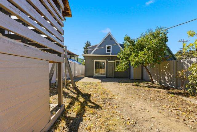 2504 E 24th Street, Oakland, CA 94601