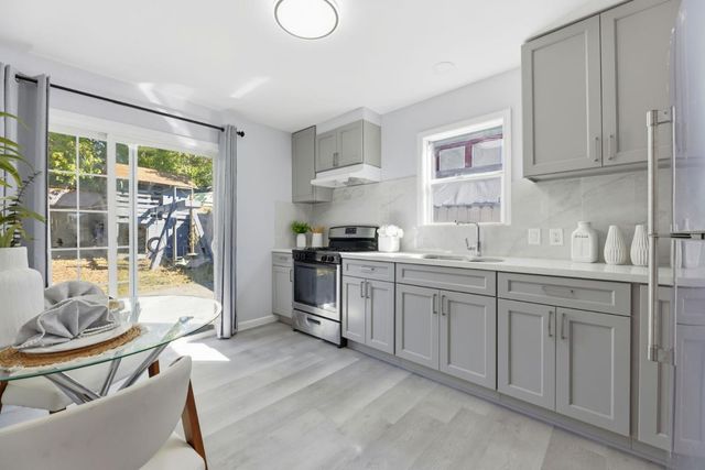 2504 E 24th Street, Oakland, CA 94601