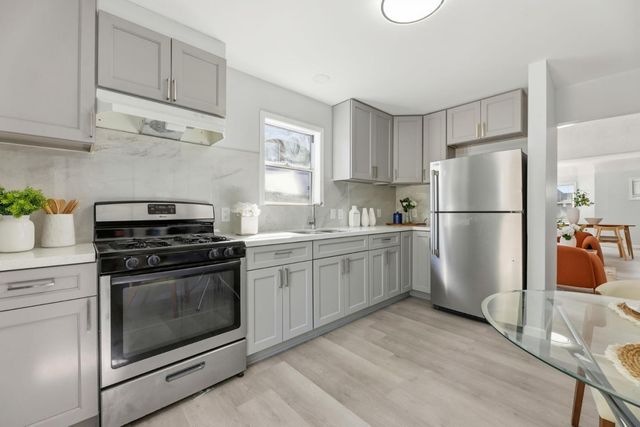 2504 E 24th Street, Oakland, CA 94601