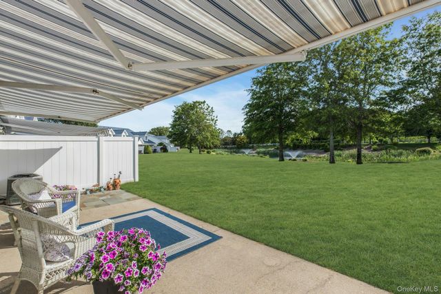 1 Summerfield Lane S, Aquebogue, NY 11901