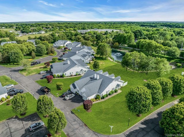 1 Summerfield Lane S, Aquebogue, NY 11901