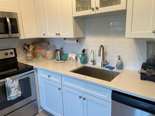 249 POMPANO DRIVE SE D, St Petersburg, FL 33705