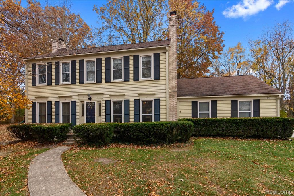 5023 Meadowbrook Drive, West Bloomfield Charter Township, MI 48322