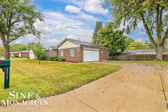 22727 Shoreview Court, St Clair Shores, MI 48082