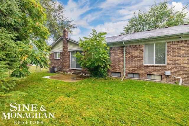 22727 Shoreview Court, St Clair Shores, MI 48082