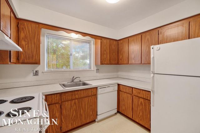 22727 Shoreview Court, St Clair Shores, MI 48082