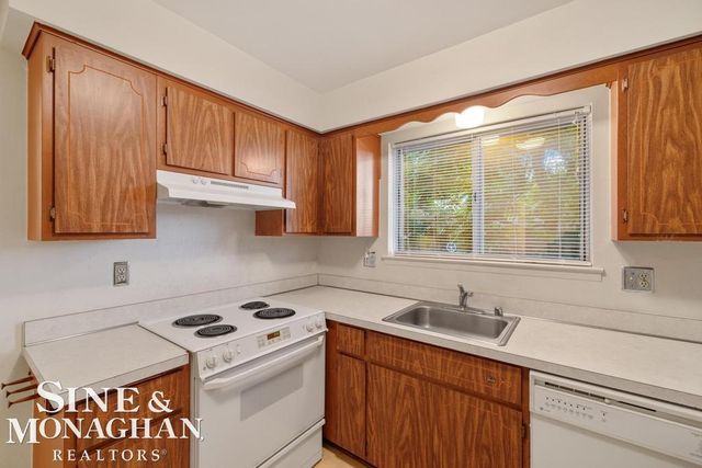 22727 Shoreview Court, St Clair Shores, MI 48082