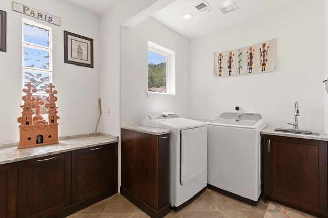 928 State Highway 165, Placitas, NM 87043