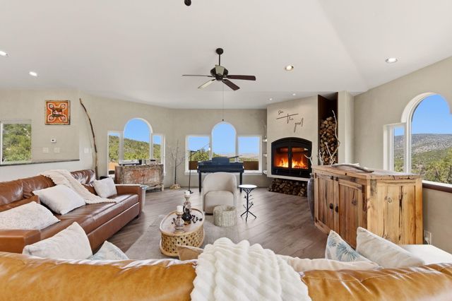 928 State Highway 165, Placitas, NM 87043