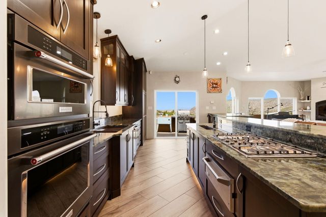928 State Highway 165, Placitas, NM 87043