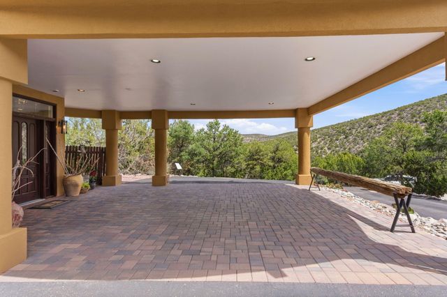 928 State Highway 165, Placitas, NM 87043