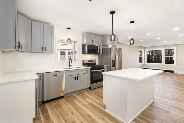 7332 S Honore Street, Chicago, IL 60636