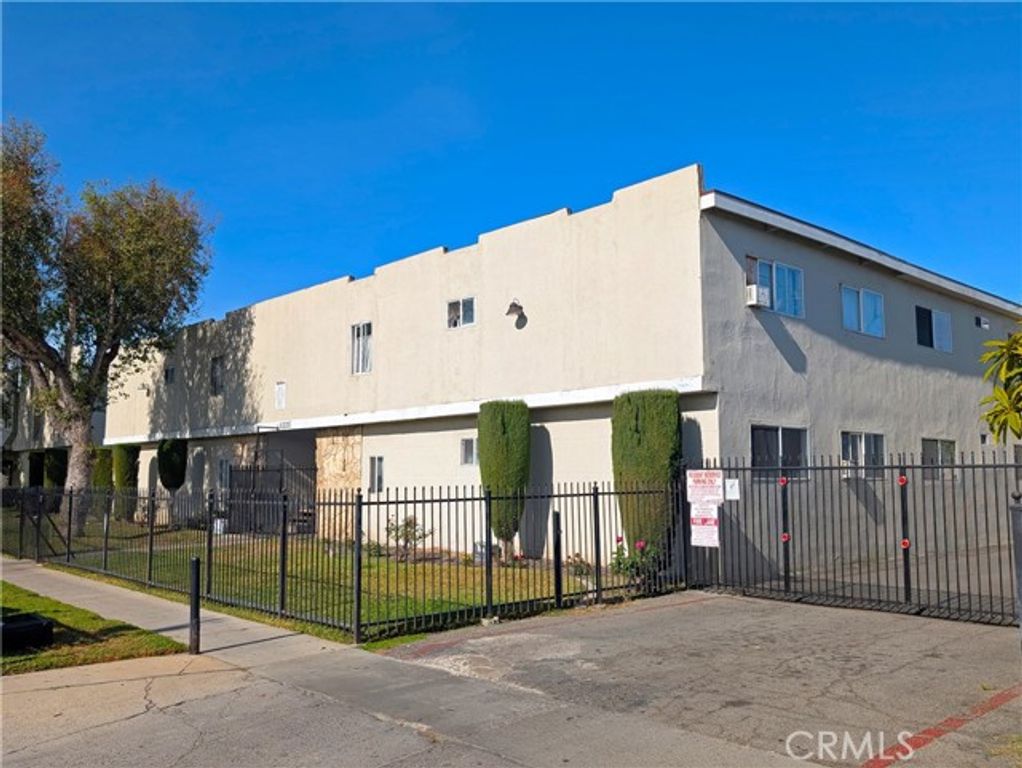 1221 W Brook, Santa Ana, CA 92703
