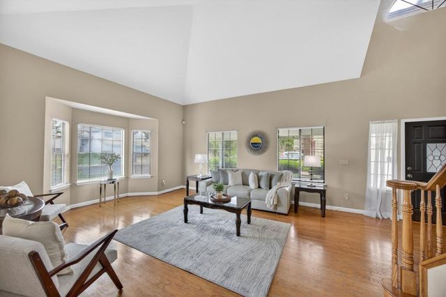 5112 Laguna Woods Dr, Elk Grove, CA 95758