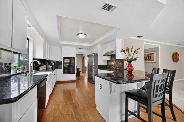 5112 Laguna Woods Dr, Elk Grove, CA 95758