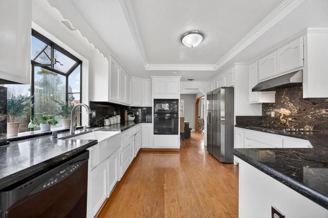 5112 Laguna Woods Dr, Elk Grove, CA 95758