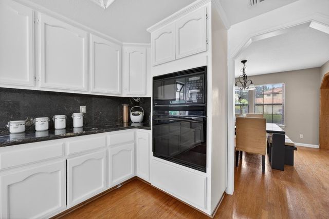 5112 Laguna Woods Dr, Elk Grove, CA 95758