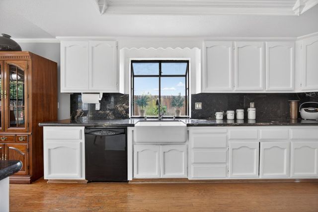 5112 Laguna Woods Dr, Elk Grove, CA 95758