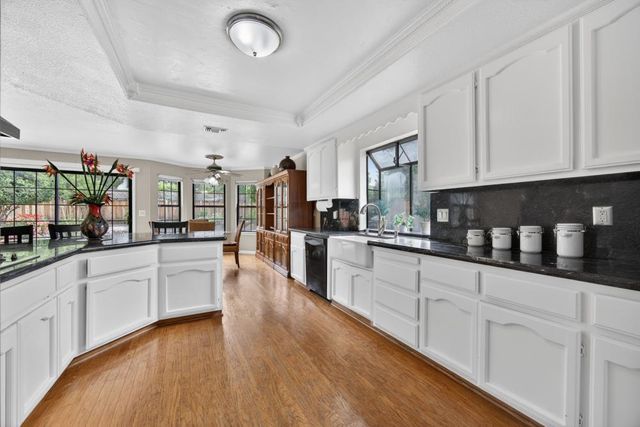 5112 Laguna Woods Dr, Elk Grove, CA 95758