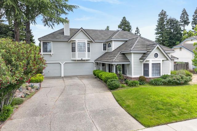 5112 Laguna Woods Dr, Elk Grove, CA 95758