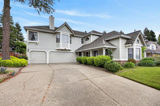 5112 Laguna Woods Dr, Elk Grove, CA 95758