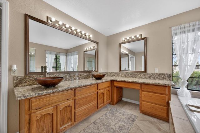 5112 Laguna Woods Dr, Elk Grove, CA 95758