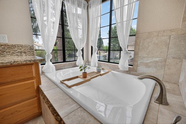 5112 Laguna Woods Dr, Elk Grove, CA 95758