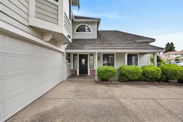 5112 Laguna Woods Dr, Elk Grove, CA 95758