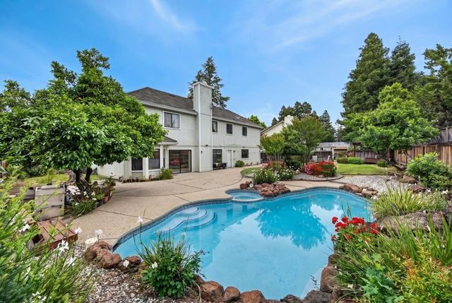 5112 Laguna Woods Dr, Elk Grove, CA 95758