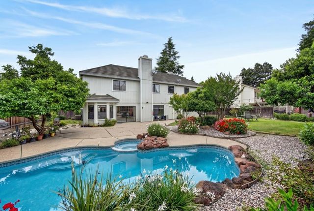 5112 Laguna Woods Dr, Elk Grove, CA 95758