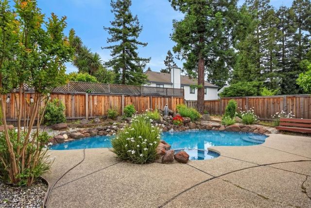 5112 Laguna Woods Dr, Elk Grove, CA 95758