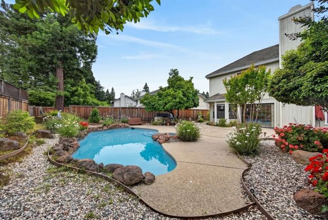 5112 Laguna Woods Dr, Elk Grove, CA 95758