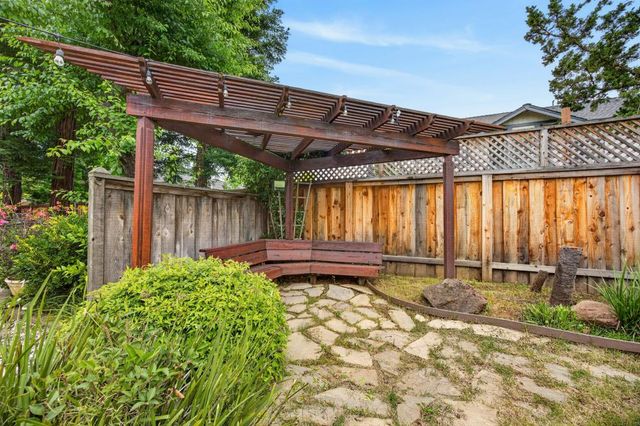 5112 Laguna Woods Dr, Elk Grove, CA 95758