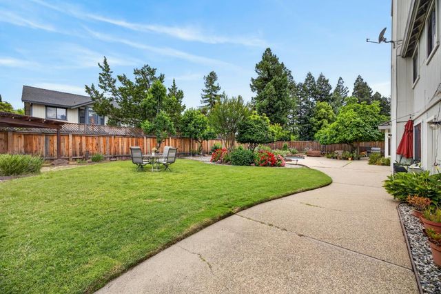 5112 Laguna Woods Dr, Elk Grove, CA 95758