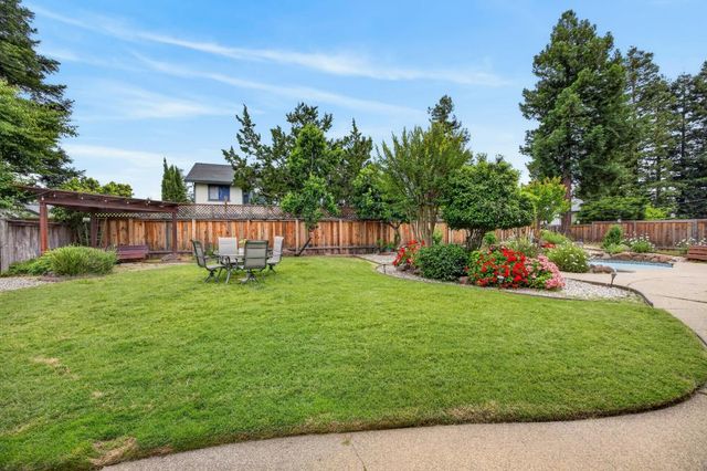 5112 Laguna Woods Dr, Elk Grove, CA 95758