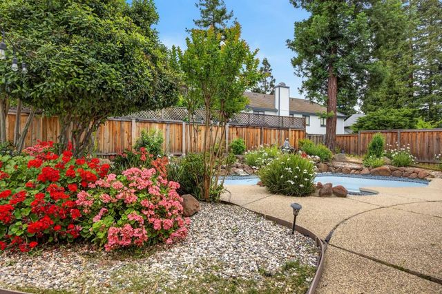 5112 Laguna Woods Dr, Elk Grove, CA 95758