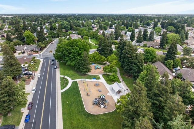 5112 Laguna Woods Dr, Elk Grove, CA 95758