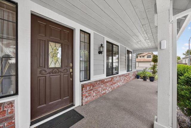 5112 Laguna Woods Dr, Elk Grove, CA 95758