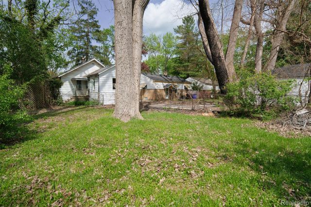20426 Salem Street, Detroit, MI 48219