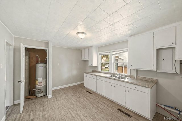20426 Salem Street, Detroit, MI 48219