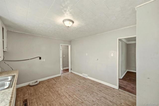20426 Salem Street, Detroit, MI 48219