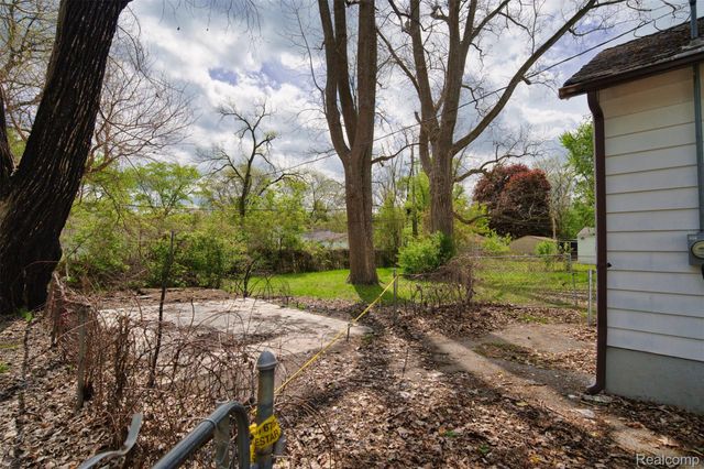 20426 Salem Street, Detroit, MI 48219