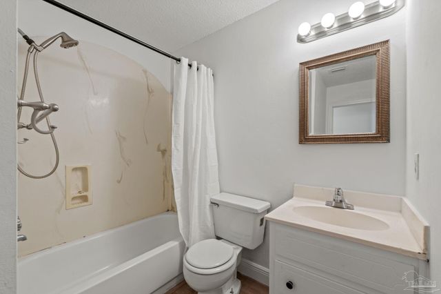 1500 E Johnson Ave 203, Pensacola, FL 32514