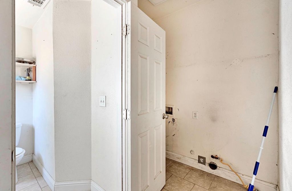 Image 13 of property listing at 22544 Elm Street, Chowchilla, CA 93610