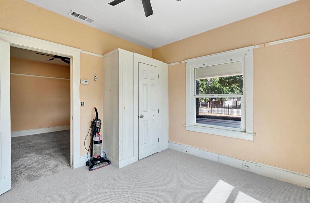 Image 15 of property listing at 22544 Elm Street, Chowchilla, CA 93610