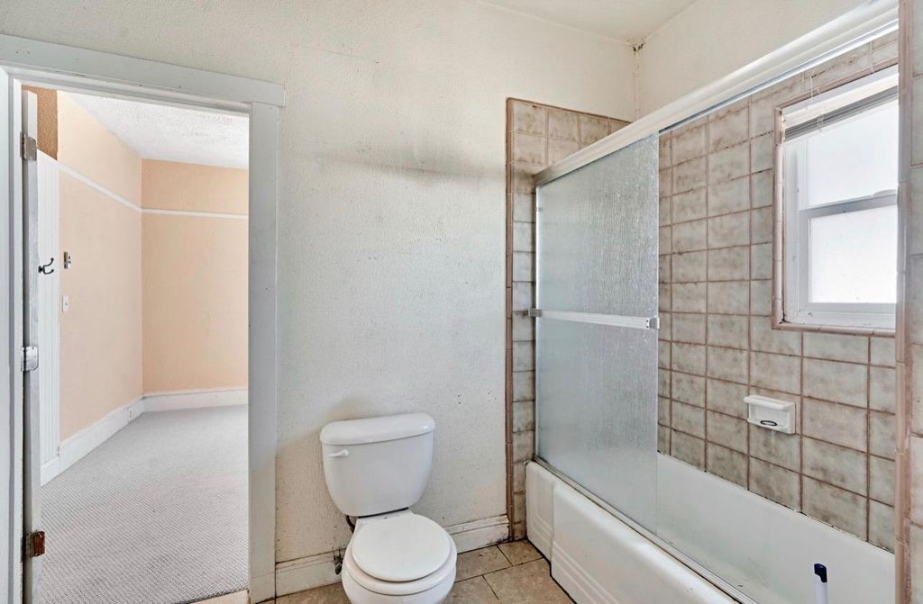 Image 17 of property listing at 22544 Elm Street, Chowchilla, CA 93610
