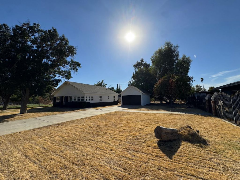 Image 2 of property listing at 22544 Elm Street, Chowchilla, CA 93610
