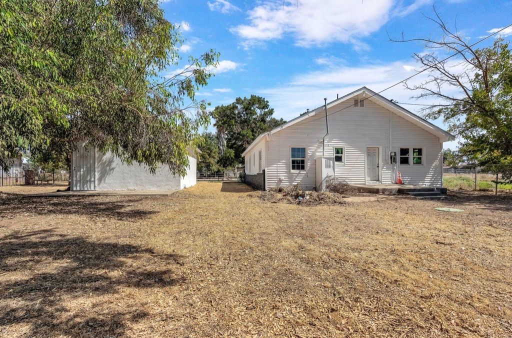 Image 22 of property listing at 22544 Elm Street, Chowchilla, CA 93610