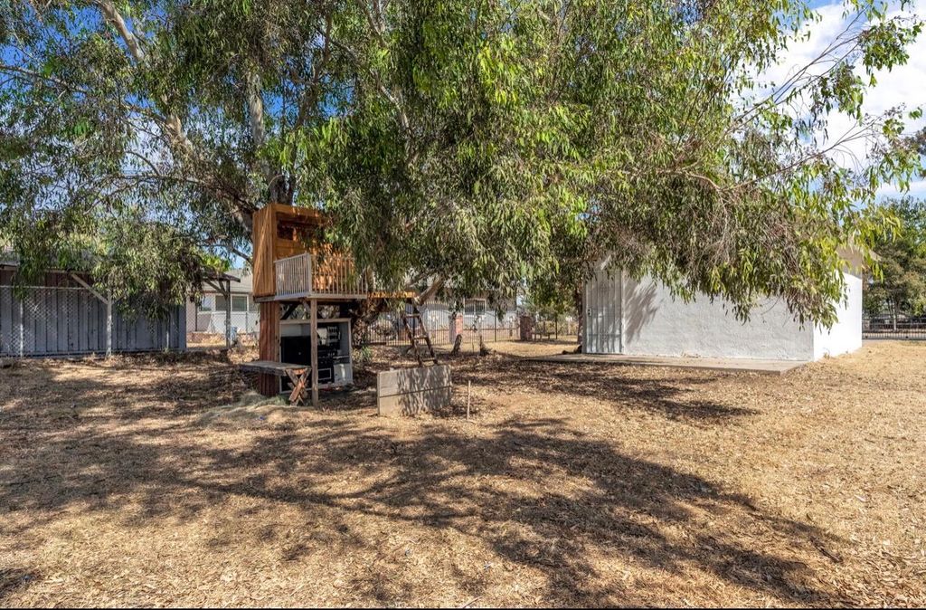 Image 23 of property listing at 22544 Elm Street, Chowchilla, CA 93610