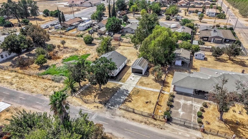 Image 25 of property listing at 22544 Elm Street, Chowchilla, CA 93610